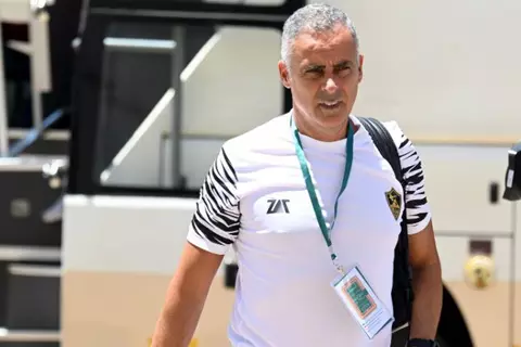  السوبر المصري.. مصافحة بيراميدز والزمالك.. وجلسة مع جوميز